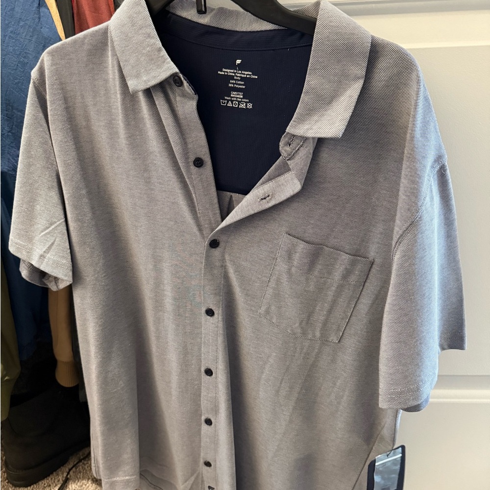 Fabletics Men's Casual Short-Sleeve Button-Down Shirt in Light Gray